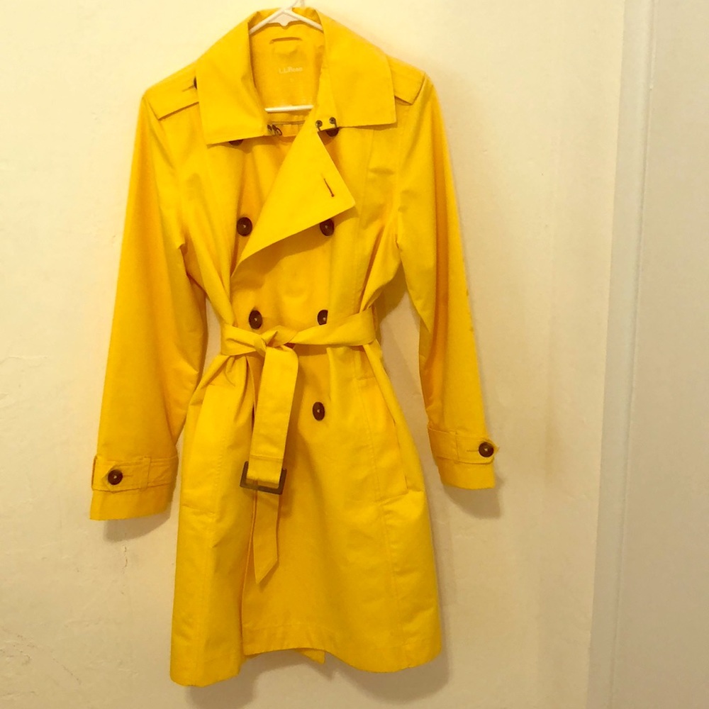 Yellow L. L. Bean Trench Coat 🧥